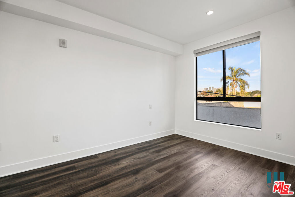 Residential Lease for rent at 11209 Richland Avenue ph1, Los Angeles, Los Angeles County CA featuring 3 beds and 3 baths