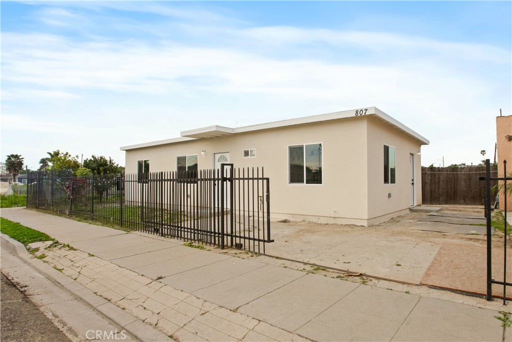 Residential Lease for rent at 805 N N Kemp Avenue, Compton CA featuring 2 beds and 2 baths