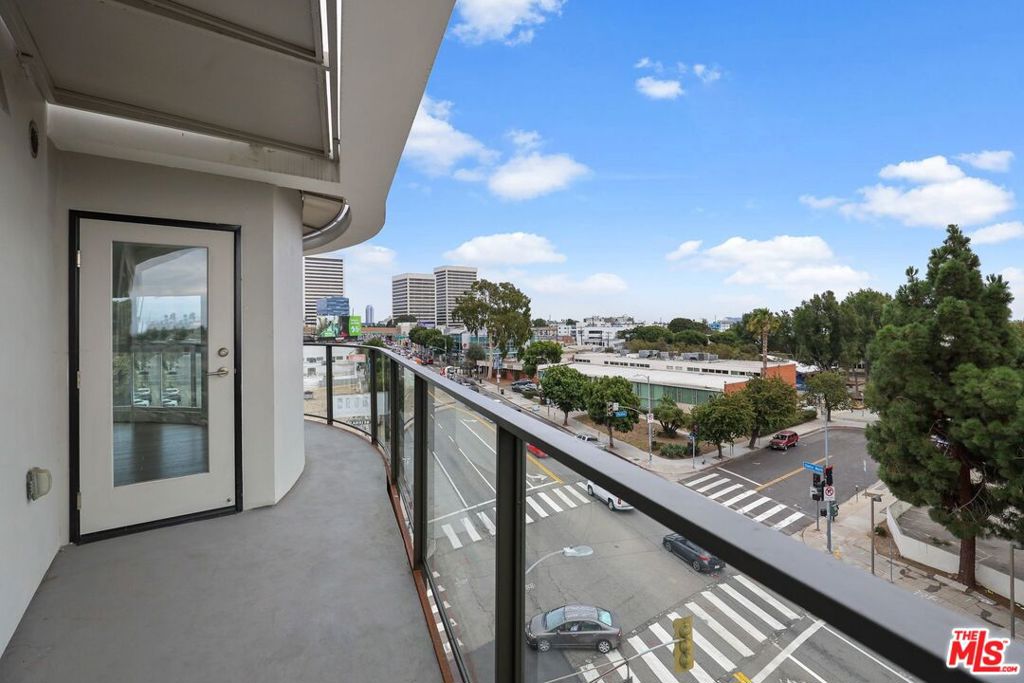 Residential Lease for rent at 1539 Purdue 401, Los Angeles, Los Angeles County CA featuring 1 bed and 1 bath