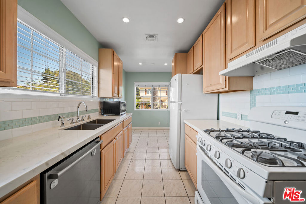 Residential Lease for rent at 1453 S Durango Avenue, Los Angeles, Los Angeles County CA featuring 4 beds and 2 baths