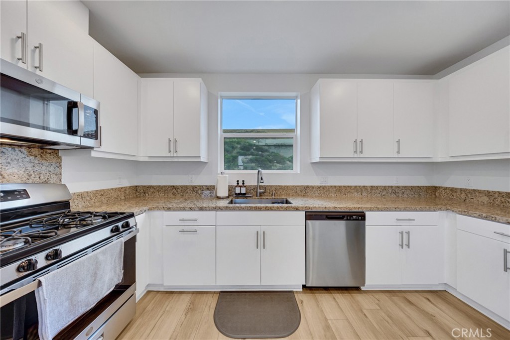 Residential for sale at 15280 HORIZON ST 6, Fontana CA featuring 2 beds and 2 baths