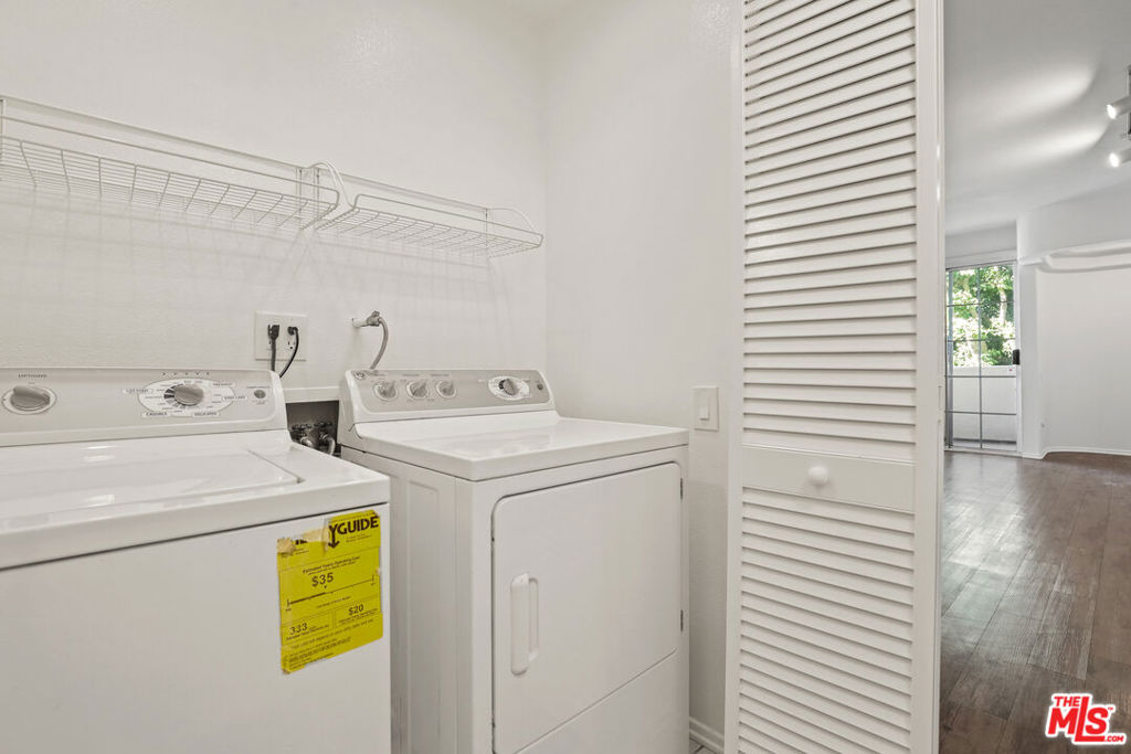 Residential Lease for rent at 1402 Wellesley Avenue 104, Los Angeles, Los Angeles County CA featuring 2 beds and 2 baths