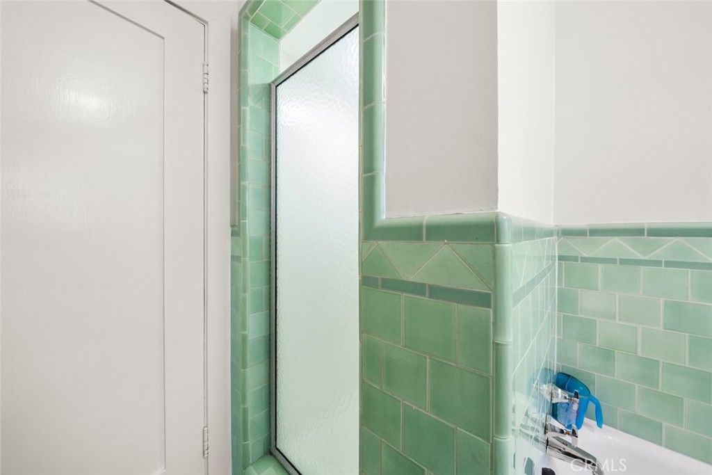 Residential Lease for rent at 1500 Thompson Avenue, Glendale, Los Angeles County CA featuring 3 beds and 2 baths