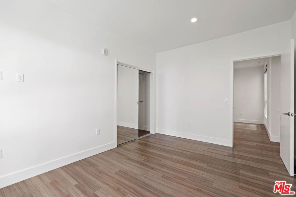 Residential Lease for rent at 11847 Kiowa ph4, Los Angeles, Los Angeles County CA featuring 3 beds and 3 baths