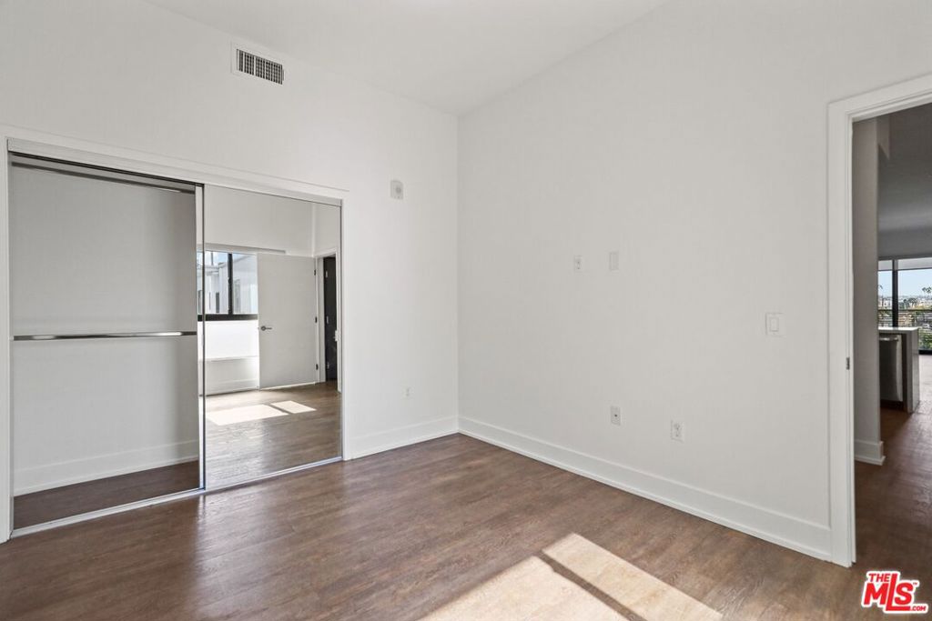 Residential Lease for rent at 711 Cole Avenue 115, Los Angeles, Los Angeles County CA featuring 2 beds and 2 baths