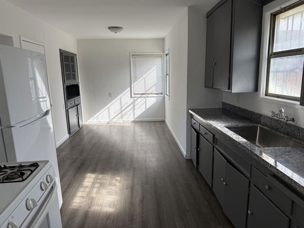 Residential for sale at 812 812 Maine Ave, Richmond CA featuring 2 beds and 1 bath