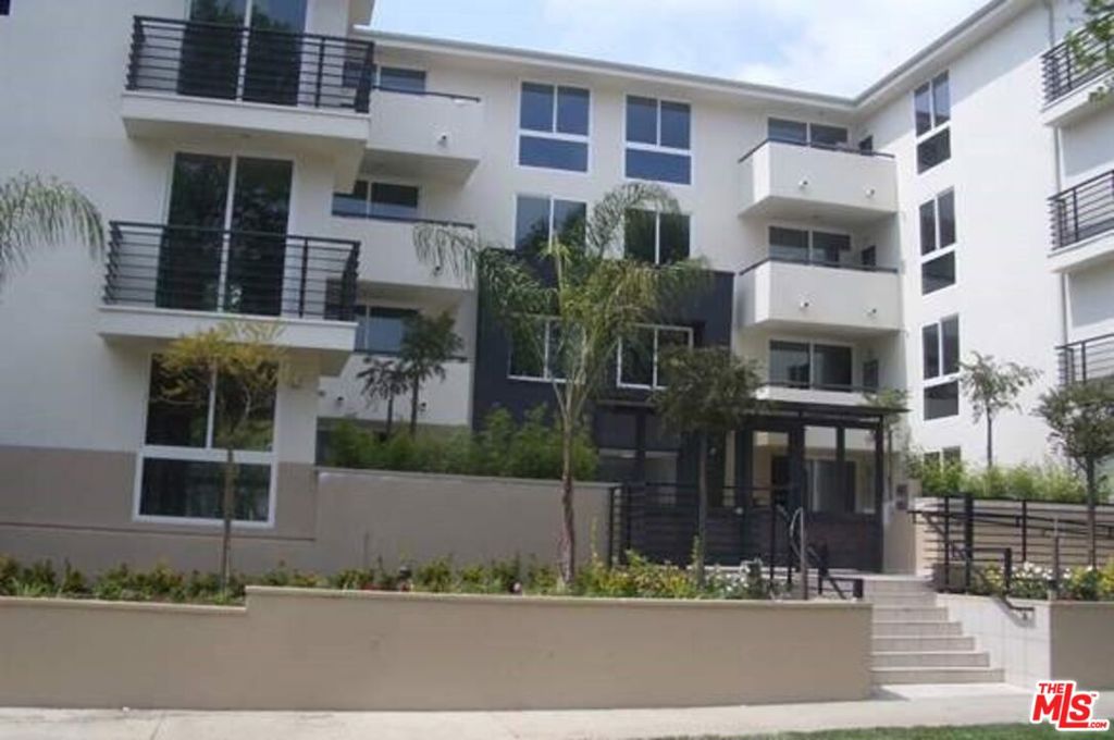 Residential Lease for rent at 833 Edinburgh 111, Los Angeles, Los Angeles County CA featuring 2 beds and 2 baths