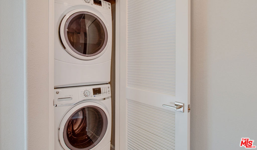 Residential Lease for rent at 5557 W 6th Street 1-316, Los Angeles, Los Angeles County CA featuring 2 beds and 2 baths