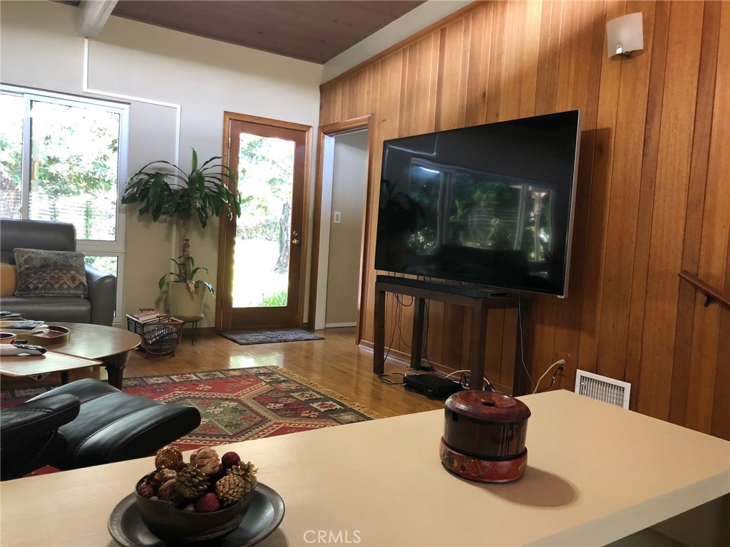 Residential Lease for rent at 285 Avenue 64, Pasadena, Los Angeles County CA featuring 2 beds and 2 baths