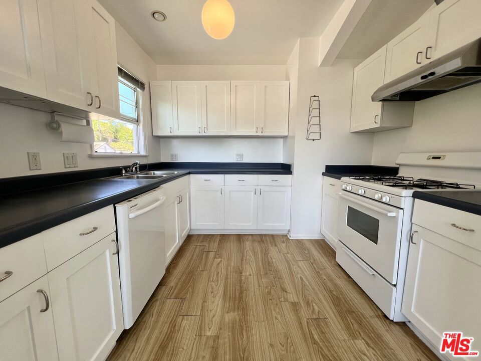 Residential Lease for rent at 2513 Euclid Street B, Santa Monica, Los Angeles County CA featuring 1 bed and 1 bath