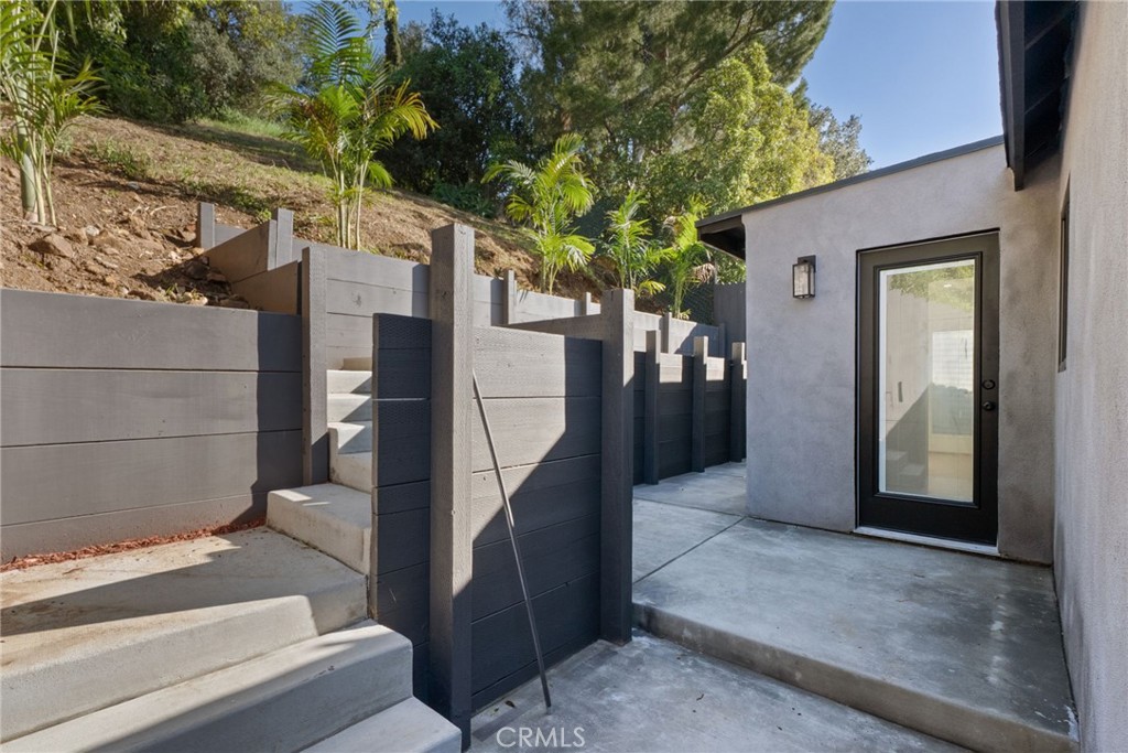 Single Family Residence for sale at 4868 La Roda, Los Angeles, CA featuring 2 beds and 1 bath