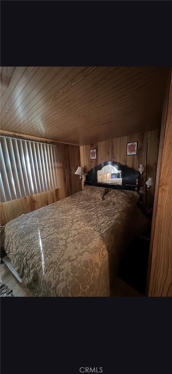 Manufactured In Park for sale at 8655 Santa Fe Avenue E 22, Hesperia CA featuring 1 bed and 1 bath