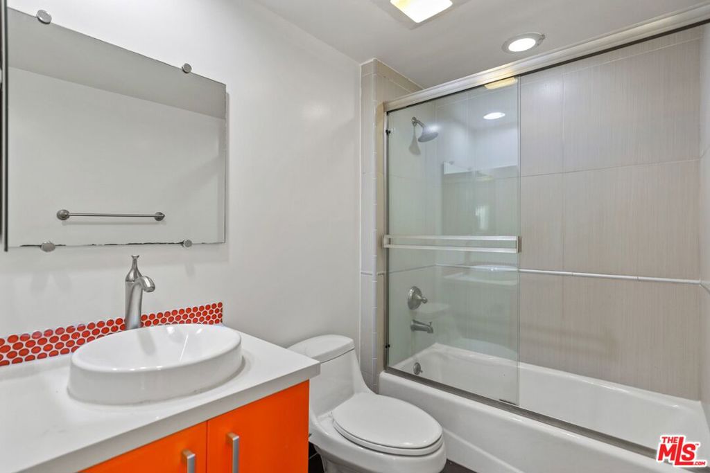 Residential Lease for rent at 1331 Amherst Avenue 307, Los Angeles, Los Angeles County CA featuring 3 beds and 3 baths