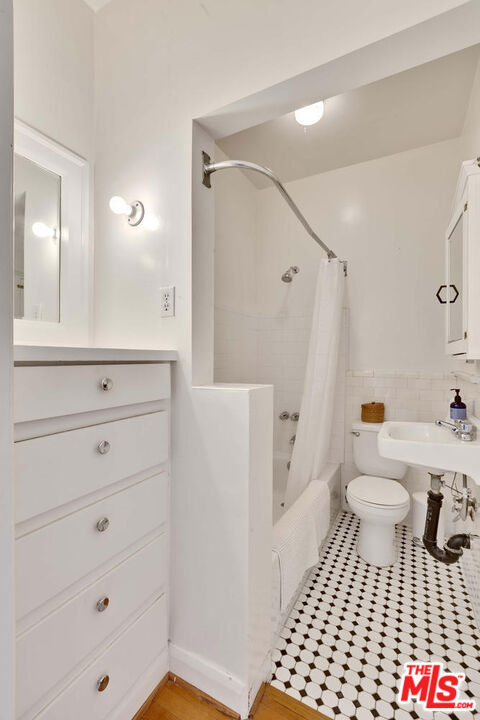 Residential Lease for rent at 5121 1/2 EAGLE ROCK Boulevard A, Los Angeles, Los Angeles County CA and 1 bath