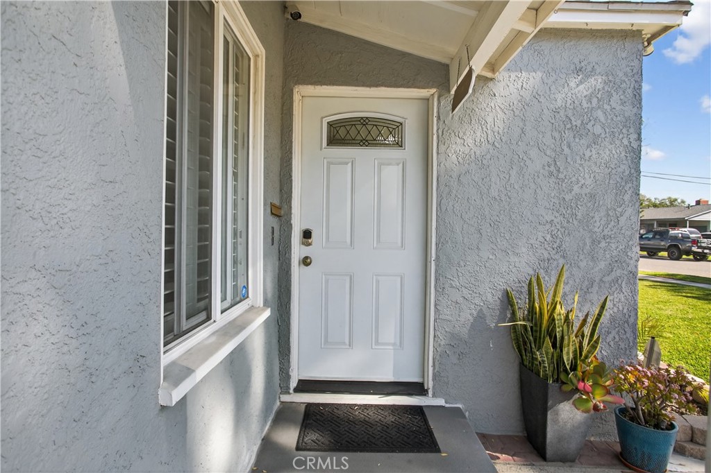 Residential for sale at 2321 Williamson, Fullerton CA featuring 2 beds and 1 bath