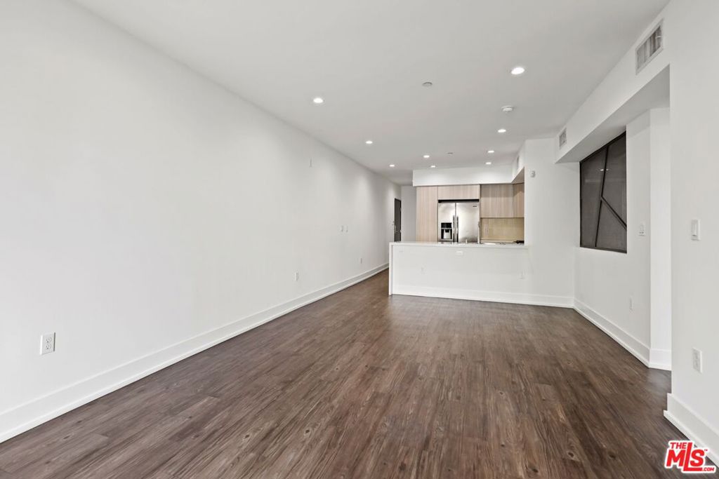 Residential Lease for rent at 409 Hayworth ph2, Los Angeles, Los Angeles County CA featuring 3 beds and 3 baths