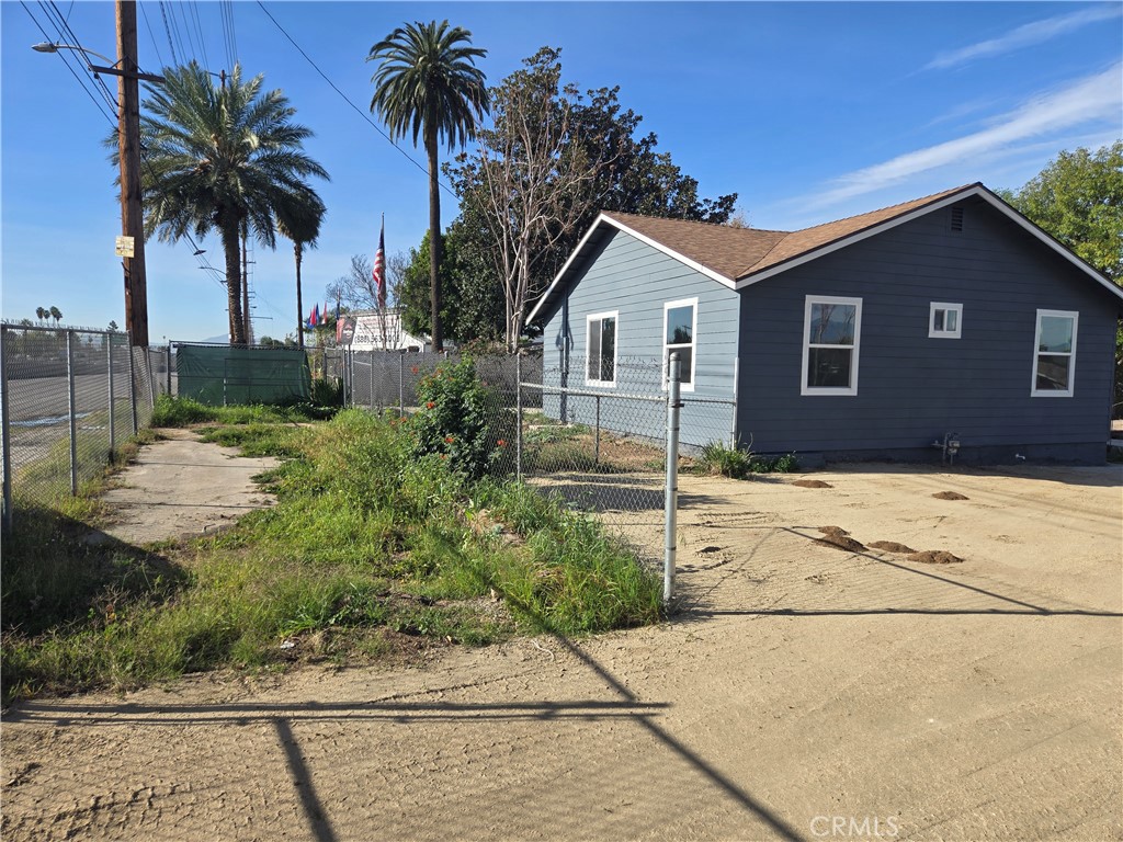 Residential Lease for rent at 577 W La Cadena Drive, Riverside CA featuring 2 beds and 1 bath