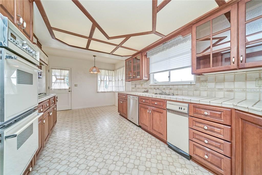 Residential Lease for rent at 2136 Paseo Del Mar, Palos Verdes Estates CA featuring 3 beds and 3 baths