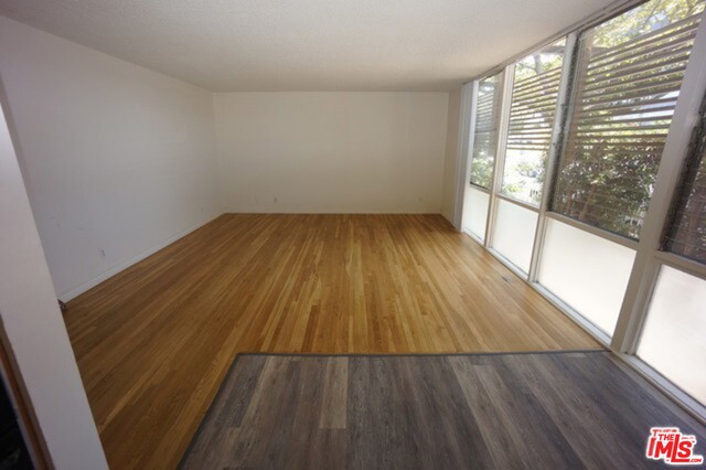 Residential Lease for rent at 11133 ROSE Avenue 11, Los Angeles, Los Angeles County CA featuring 3 beds and 2 baths