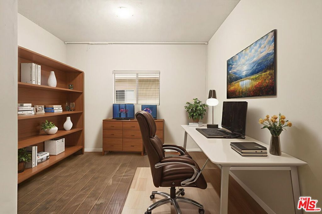 Residential Lease for rent at 1818 Pelham Avenue 105, Los Angeles, Los Angeles County CA featuring 2 beds and 2 baths