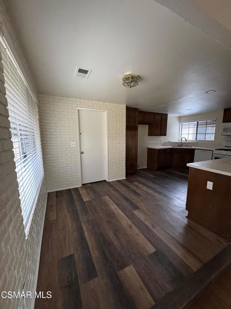 Residential Lease for rent at 358 Mooncrest Court, Newbury Park CA featuring 3 beds and 2 baths