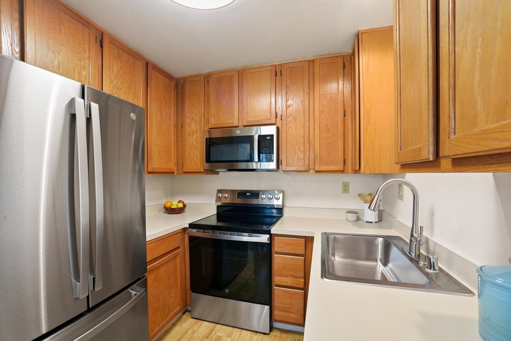 Residential for sale at 54 54 Glenwood, Hercules CA featuring 2 beds and 1 bath