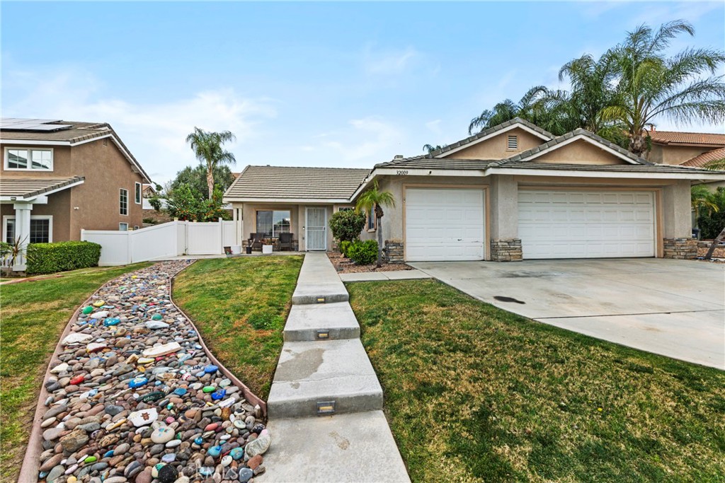Residential for sale at 32009 Bourges, Lake Elsinore CA featuring 3 beds and 2 baths