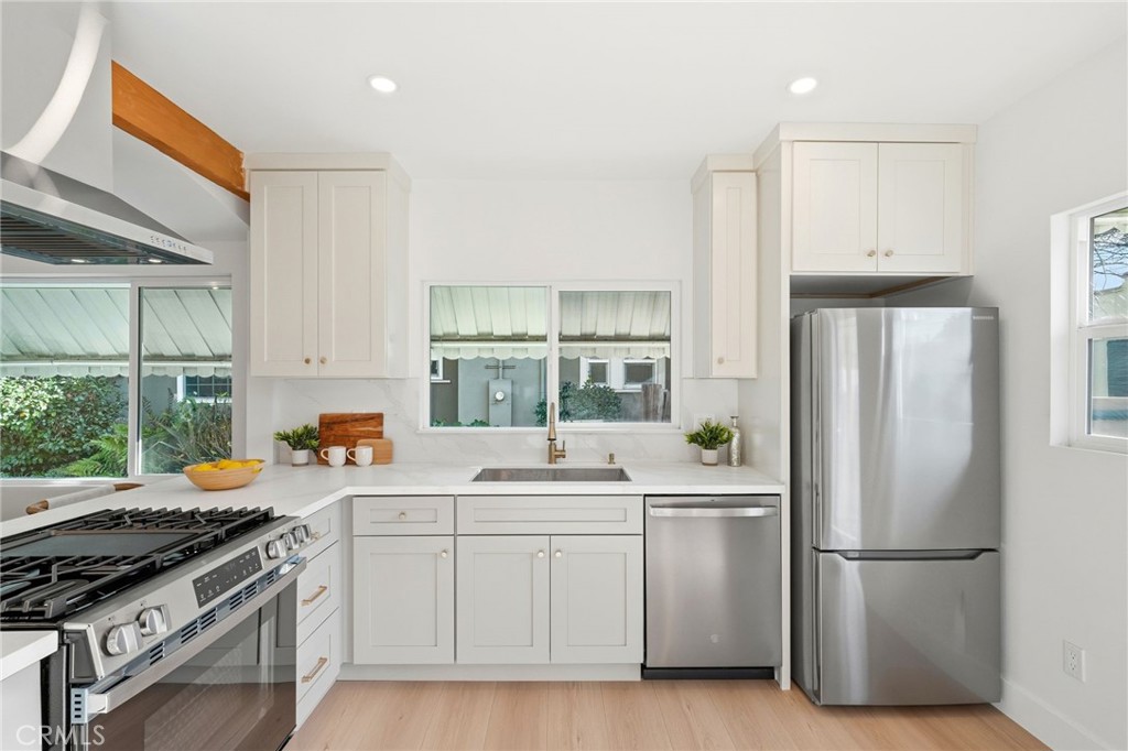 Residential for sale at 829 N Valley, Burbank CA featuring 2 beds and 2 baths