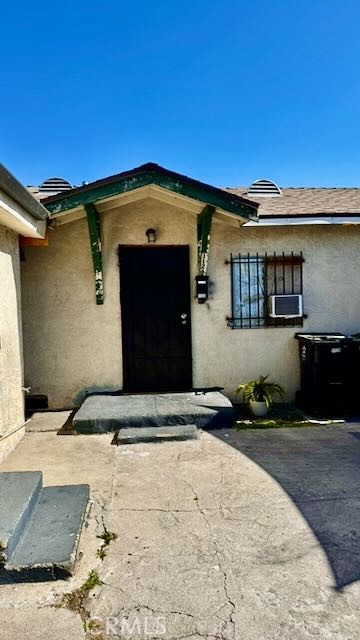 Residential Lease for rent at 1124 E 69th 1126, Los Angeles, Los Angeles County CA featuring 6 beds and 4 baths