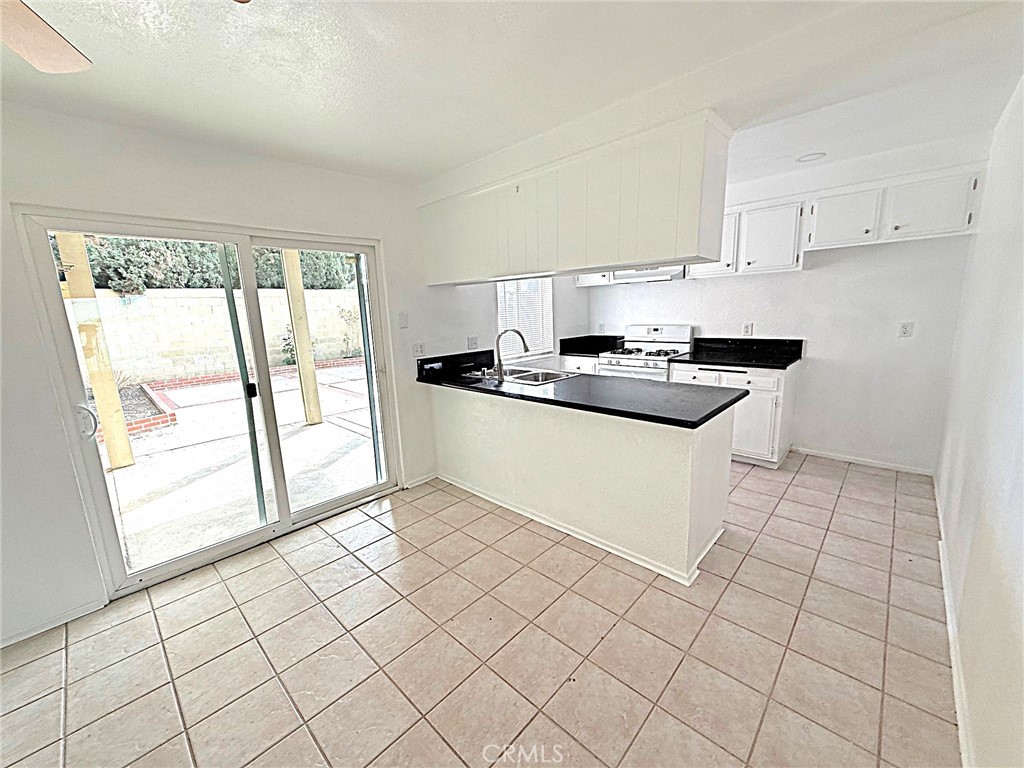 Residential Lease for rent at 424 E Blueridge, Orange CA featuring 3 beds and 2 baths