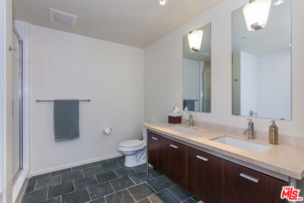 Residential Lease for rent at 1155 S Grand Avenue 2006, Los Angeles, Los Angeles County CA featuring 2 beds and 2 baths