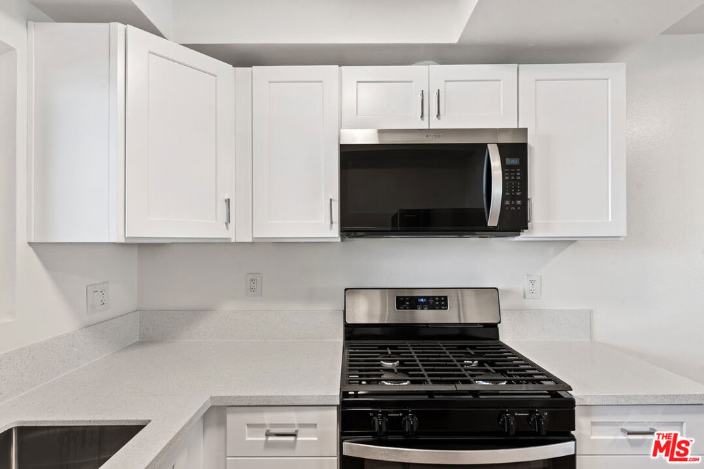 Residential Lease for rent at 836 Ashland Avenue 3, Santa Monica, Los Angeles County CA featuring 3 beds and 2 baths