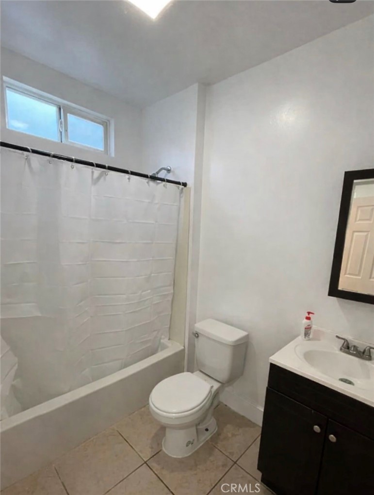 Residential Lease for rent at 5610 S Saint Andrews Pl, Los Angeles, Los Angeles County CA featuring 2 beds and 1 bath