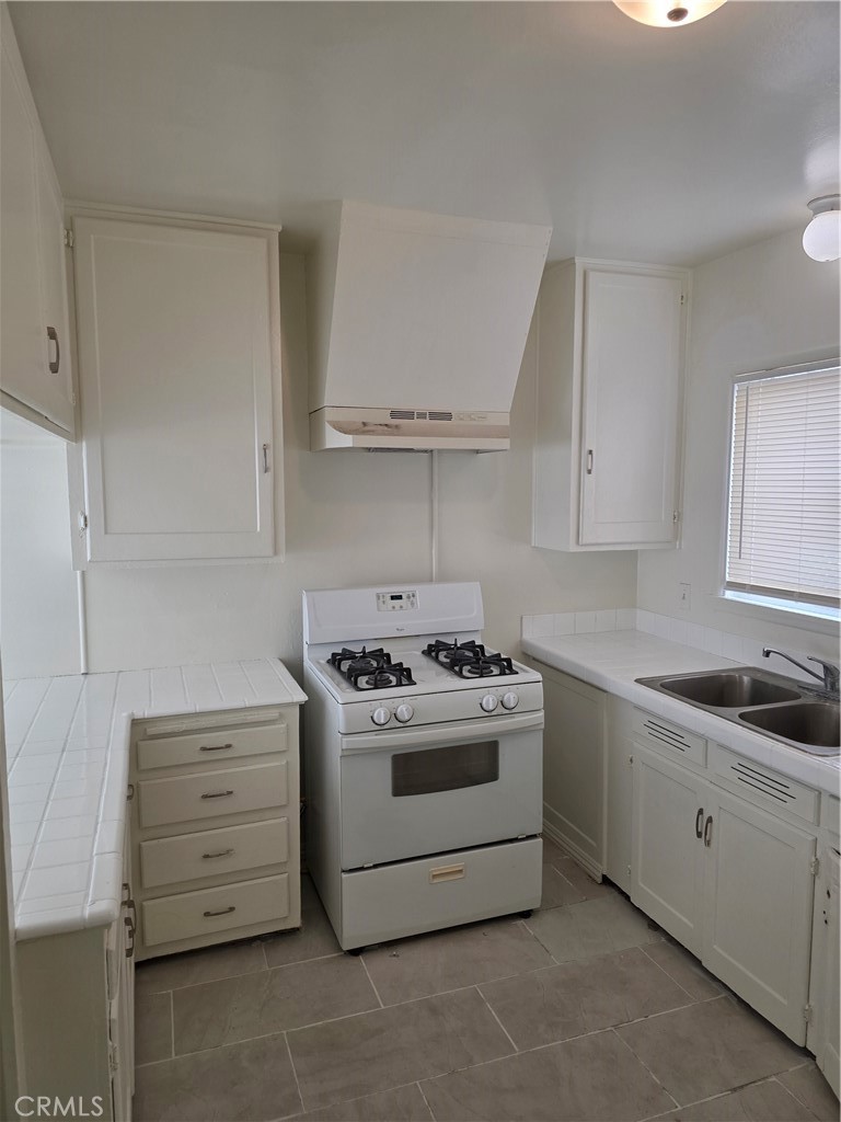 Residential Lease for rent at 1543 N Lugo, San Bernardino CA featuring 1 bed and 1 bath