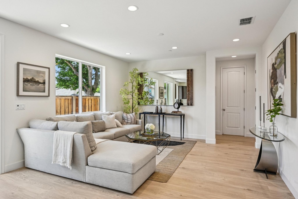 Residential for sale at 101 101 Creek View Cir, Fairfield CA featuring 5 beds and 4 baths