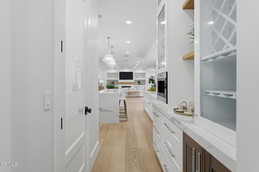 Residential for sale at 550 Unique Lane, Simi Valley CA featuring 5 beds and 6 baths