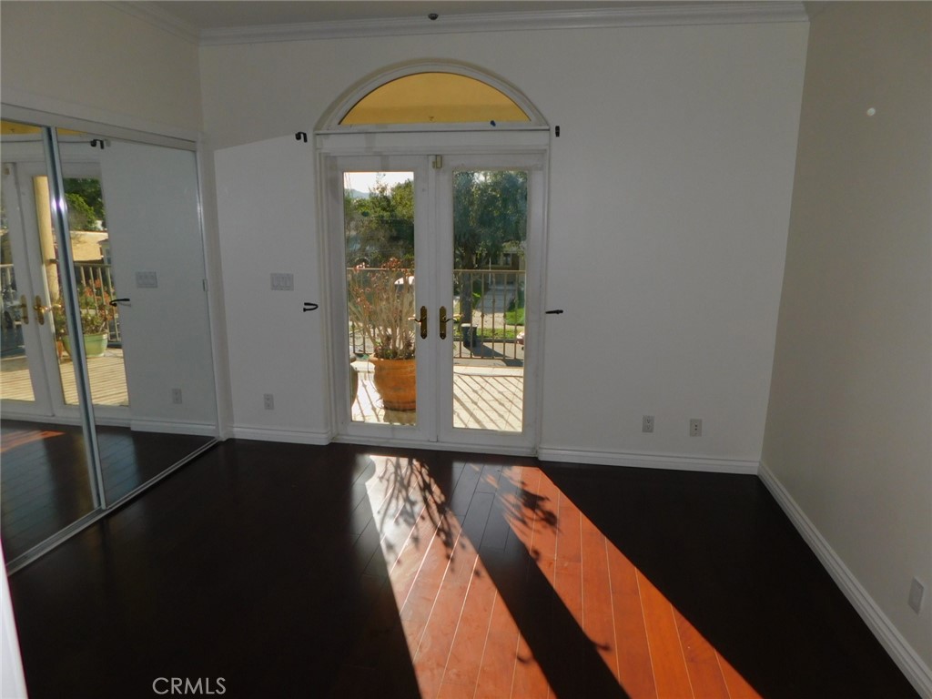 Residential Lease for rent at 406 N Fairview, Burbank CA featuring 5 beds and 5 baths