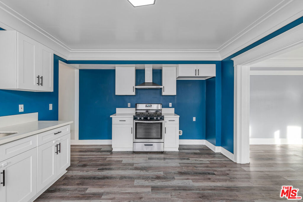 Residential Lease for rent at 641 W 43rd Street, Los Angeles, Los Angeles County CA featuring 2 beds and 1 bath