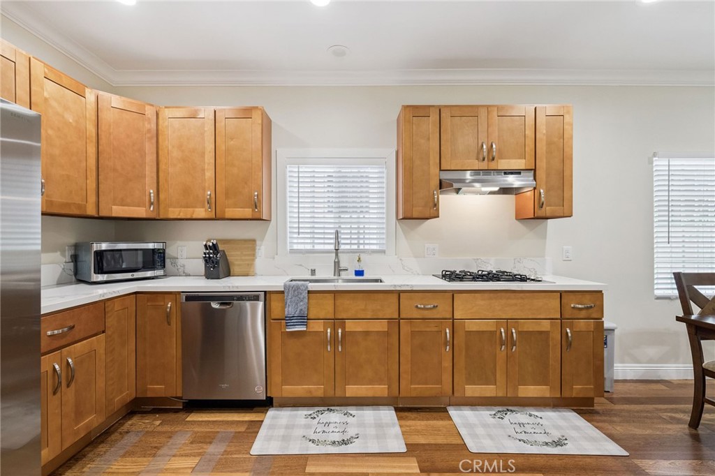 Duplex for sale at 2104 Crenshaw Boulevard, Los Angeles, CA