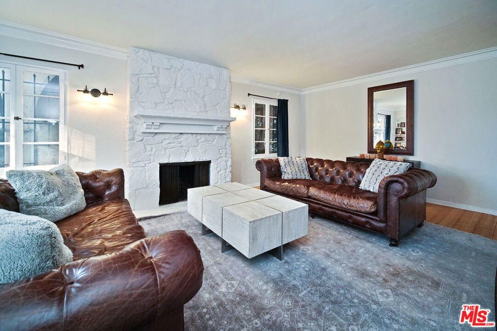 Residential Lease for rent at 1272 S Ridgeley Drive, Los Angeles, Los Angeles County CA featuring 3 beds and 3 baths