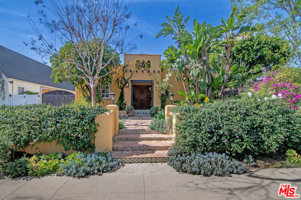 Residential Lease for rent at 543 N Las Palmas Avenue, Los Angeles, Los Angeles County CA featuring 3 beds and 3 baths