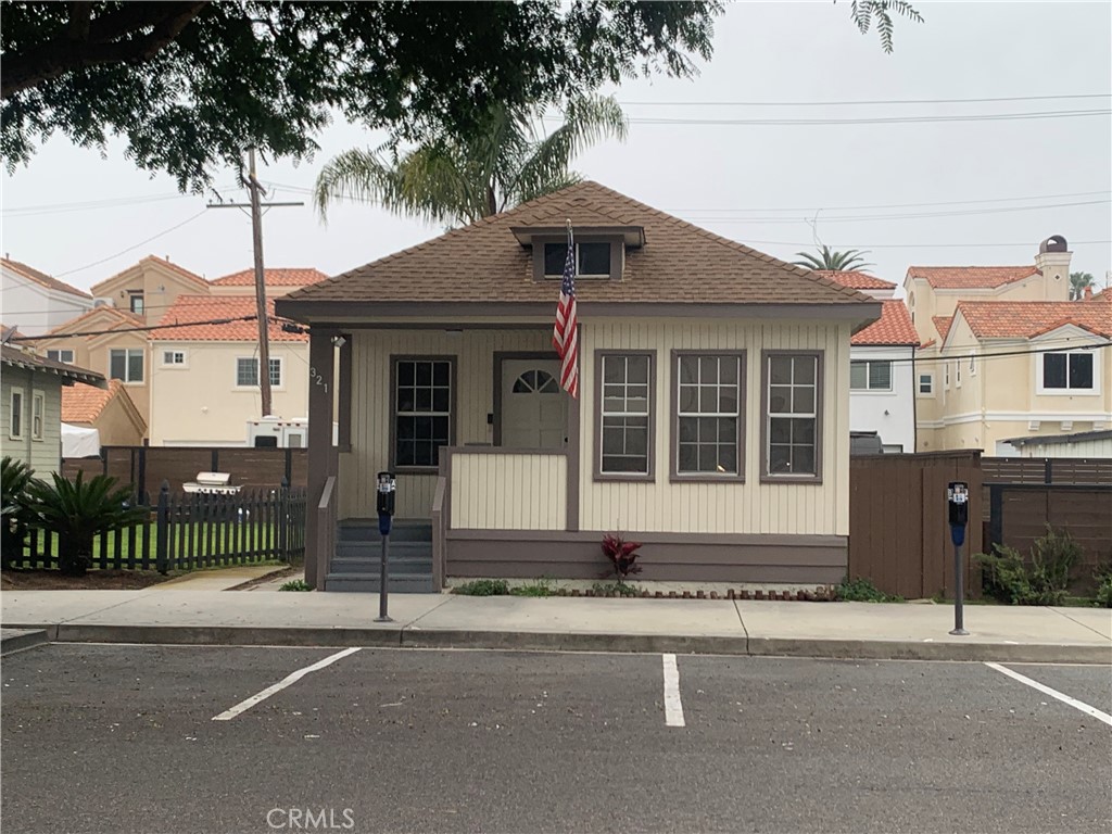 Residential Lease for rent at 321 5th, Huntington Beach CA featuring 3 beds and 2 baths