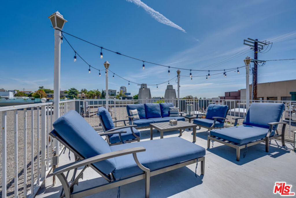 Residential Lease for rent at 9800 Vidor Drive 303, Los Angeles, Los Angeles County CA featuring 1 bed and 2 baths