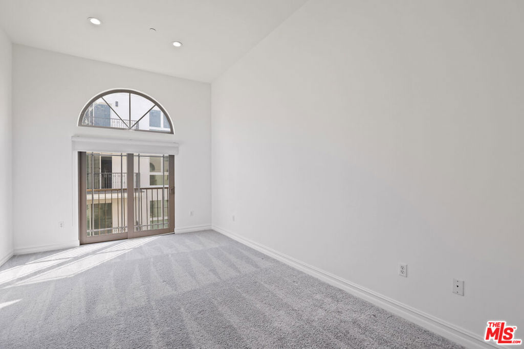 Residential Lease for rent at 1240 Sherbourne ph5, Los Angeles, Los Angeles County CA featuring 3 beds and 3 baths