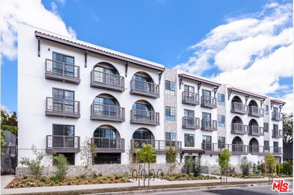 Residential Lease for rent at 1338 N Formosa Avenue ph2, Los Angeles, Los Angeles County CA featuring 3 beds and 3 baths