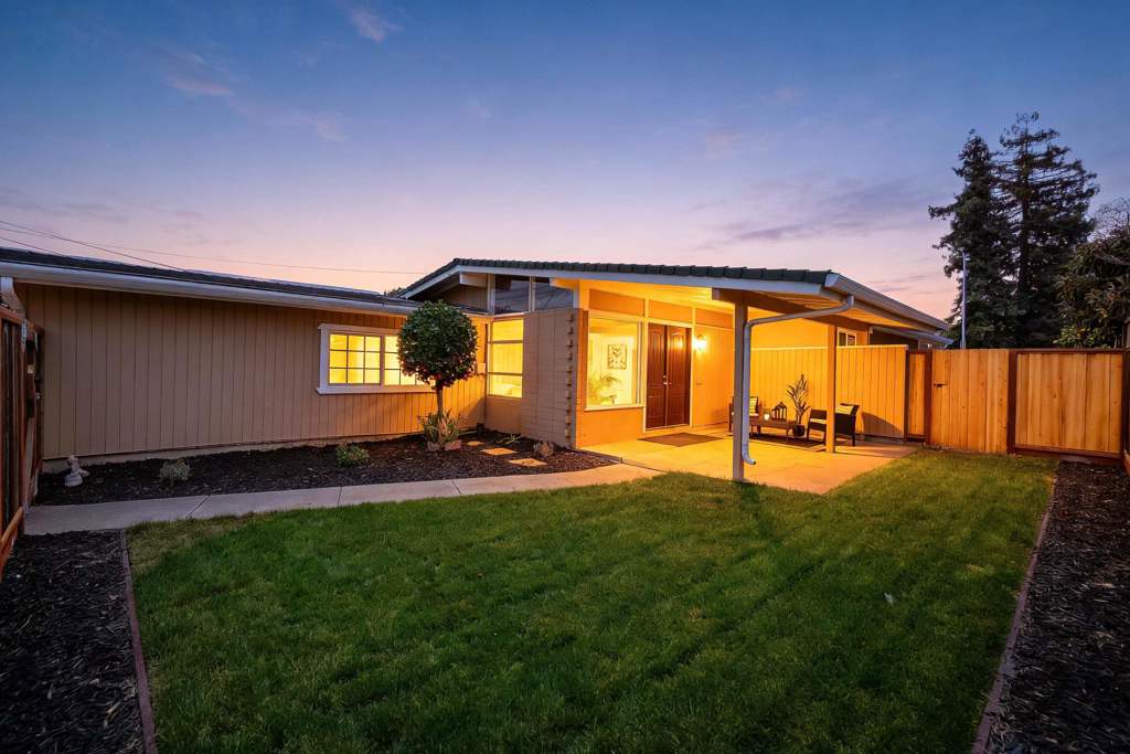 Residential for sale at 27669 27669 Loyola ave, Hayward CA featuring 3 beds and 2 baths