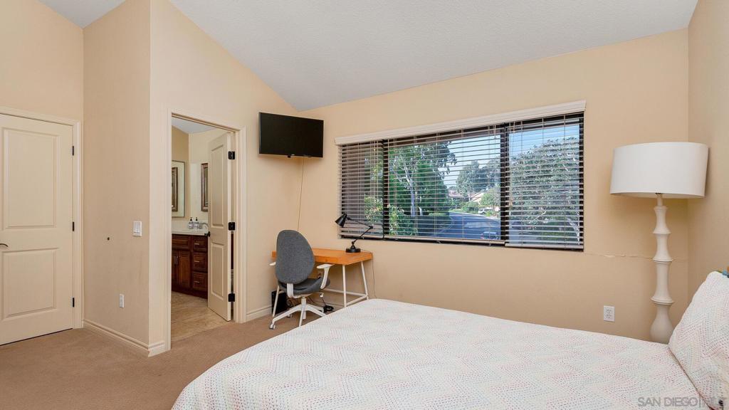 Residential Lease for rent at 2559 Caminito Muirfield, La Jolla, San Diego County CA featuring 3 beds and 3 baths