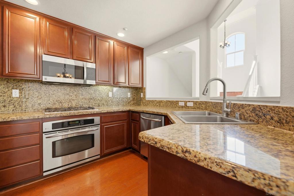 Residential Lease for rent at 16953 New Rochelle Way 62, San Diego, San Diego County CA featuring 3 beds and 3 baths