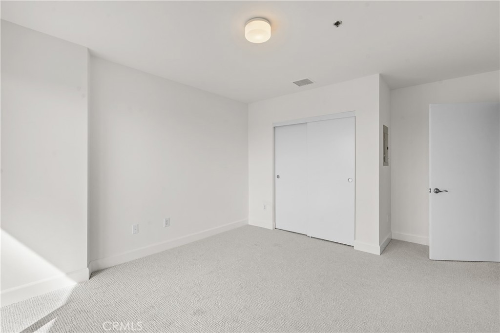 Residential Lease for rent at 3429 W Olympic 503, Los Angeles, Los Angeles County CA featuring 2 beds and 2 baths