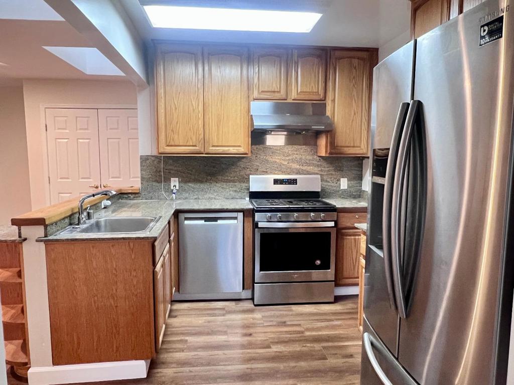 Residential Lease for rent at 1874 Villa Street, Mountain View, Santa Clara County CA featuring 7 beds and 7 baths